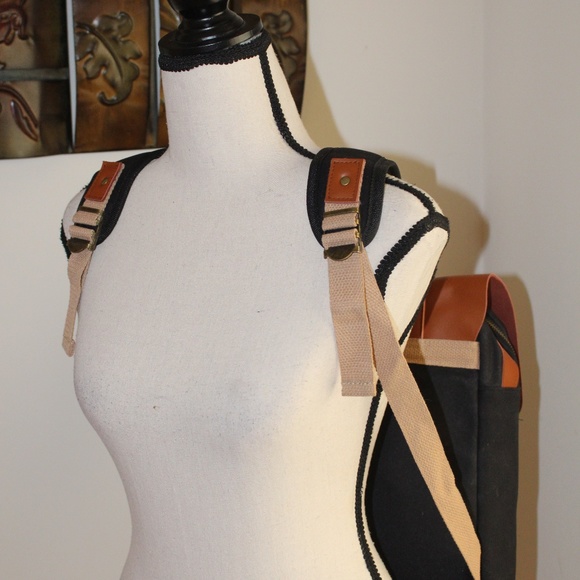 Primeware INC, 3 bottle leather wine tote Backpack - Picture 9 of 15